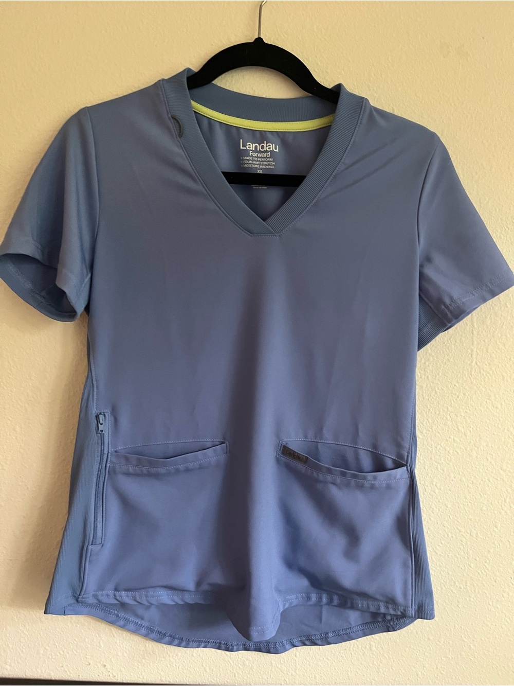 Landau Forward 3-Pocket V-Neck Scrub Top